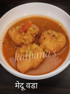 मेदू वडा (medu vada recipe in marathi) रेसिपी चे मुख्य फोटो 