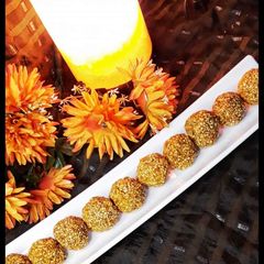 A picture of Till k laddu.