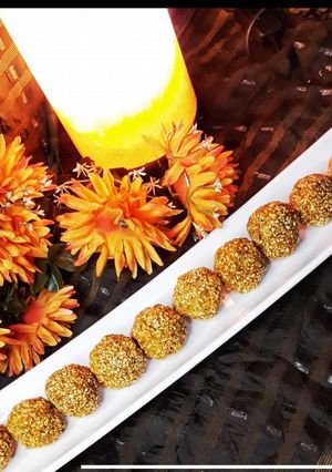 A picture of Till k laddu.