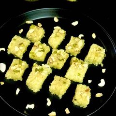 A picture of Coconut Khoya Barfi.