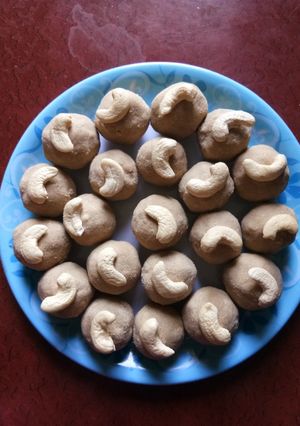 सत्तू के लड्डू (Sattu ke Laddoo Recipe in Hindi) रेसिपी मुख्य फोटो