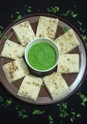 A picture of Gujarat Famous White Idra (Dhokla).
