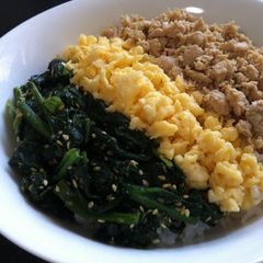 A picture of Chicken Soboro Don.