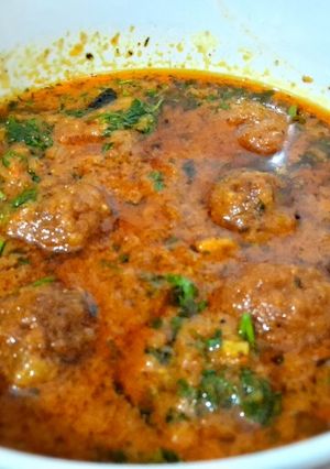 A picture of Gulabjamun kofta curry.