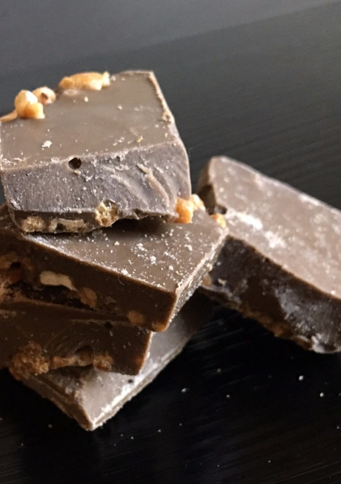 Una foto de Chocolate de té Hojicha con Genmai