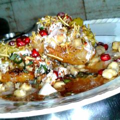 A picture of Aalu tikki chaat.