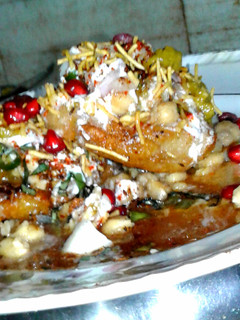 A picture of Aalu tikki chaat.