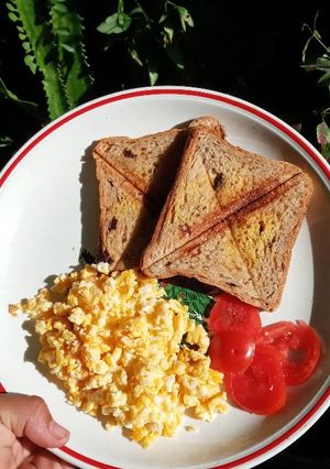 Una foto de Tostadas y huevos