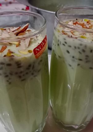 A picture of Milk Green Sharbat.