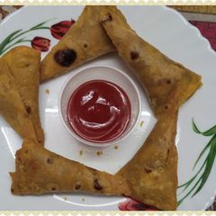 A picture of Mini Chapati Samosa (leftovers).