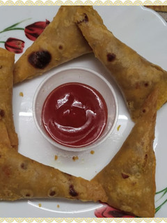 A picture of Mini Chapati Samosa (leftovers).