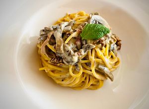 O poză a rețetei Spaghete (fără gluten) cu prosciutto crudo, funghi și roșii uscate.