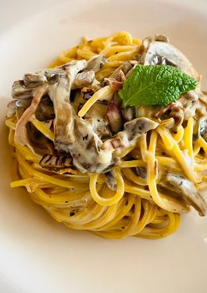 O poză a rețetei Spaghete (fără gluten) cu prosciutto crudo, funghi și roșii uscate.