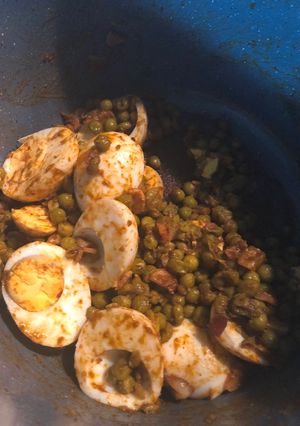 Una foto de Huevos con arvejas salteados en Olla Gm G