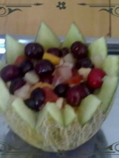 Una foto de Cesta de melón con macedonia natural