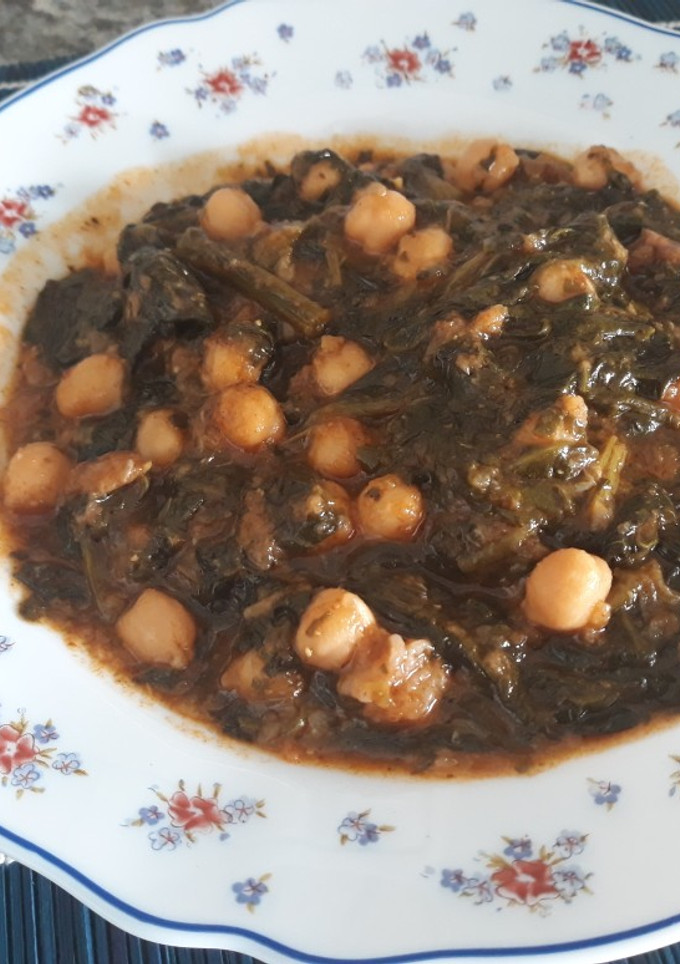 Una foto de Potaje de garbanzos con espinacas
