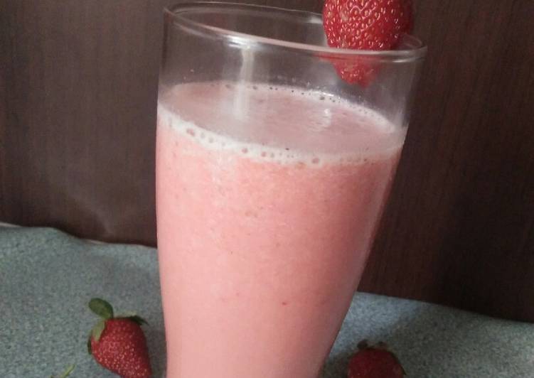 Langkah Mudah untuk Membuat Strawberry juice simple Anti Gagal