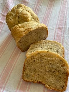 Házi magvas kenyér, kenyérsütő gépben recept fotója