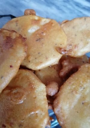 A picture of Aloo k pakoray.