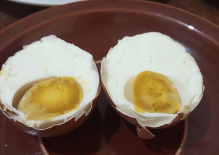 Telur asin dari telur ayam horn