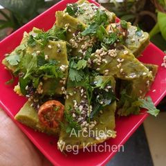 A picture of Palak khatta dhokla.