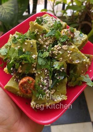 A picture of Palak khatta dhokla.