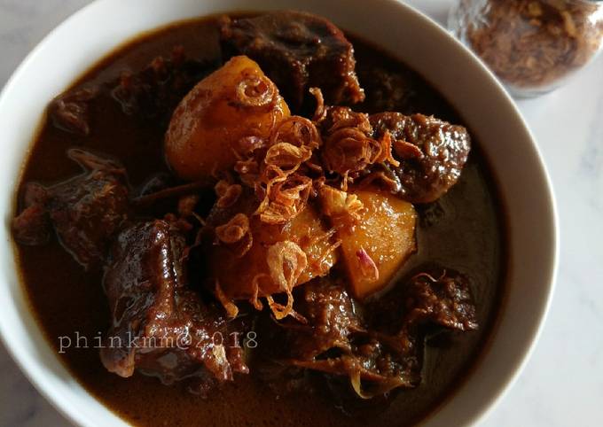 Semur daging khas betawi