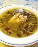 Consomé de alas de pollo y champiñones