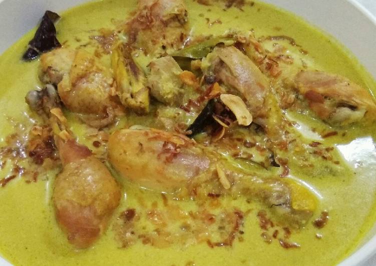 Featured image of post Resep Opor Ayam Kuning Spesial Opor ayam kampung spesial bumbunya pas rasanya sedap