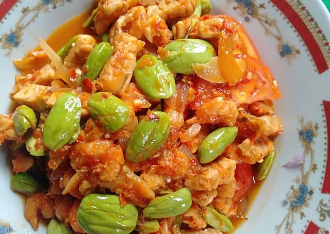 Standar Bagaimana cara membuat Sambel goreng pete, udang dan tempe hidangan Idul Fitri dijamin nikmat