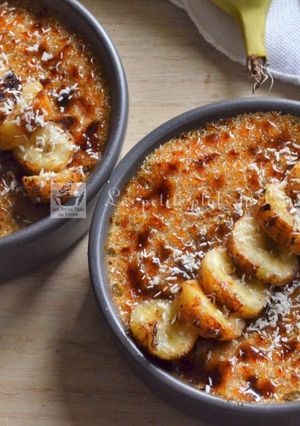 Une photo de Crème brûlée façon banane flambée