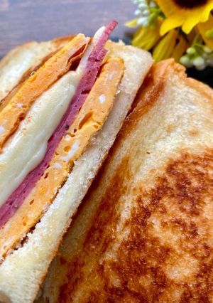 A picture of Korean Toast Sandwich.