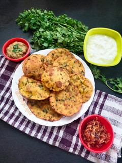 चावल के आटे की पूरी (Rice flour Puri Recipe In Hindi) रेसिपी मुख्य फोटो