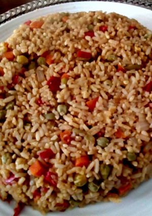 Una foto de Arroz Chino con Verduras Y Huevo