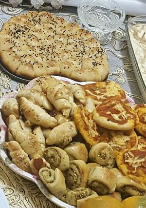 صورة لوصفة فطائر وخلية ومناقيش