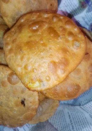 आलू की कचौड़ी(aaloo ki kachodi recipe in hindi) रेसिपी मुख्य फोटो