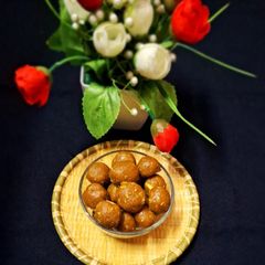 A picture of Ginger Balls.