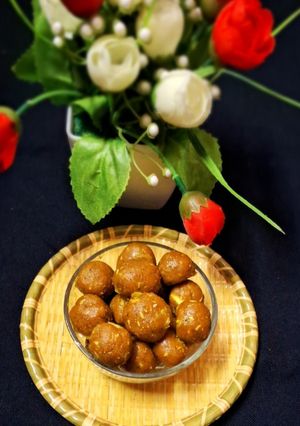 A picture of Ginger Balls.