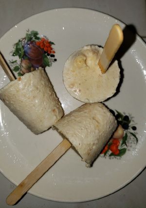 Una foto de Paletas de limón con crema de leche y leche condensada
