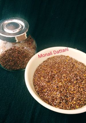 अलसी माउथ फ्रेशनर (alsi mouth freshener recipe in Hindi) रेसिपी मुख्य फोटो