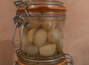 Une photo de Petits oignons au vinaigre