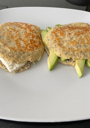 Una foto de Pan de avena y yogurt