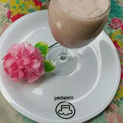 A picture of Strawberry shake.