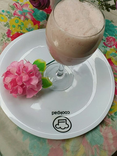 A picture of Strawberry shake.