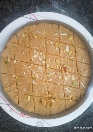 A picture of Gujarati traditional sweet sukhdi.