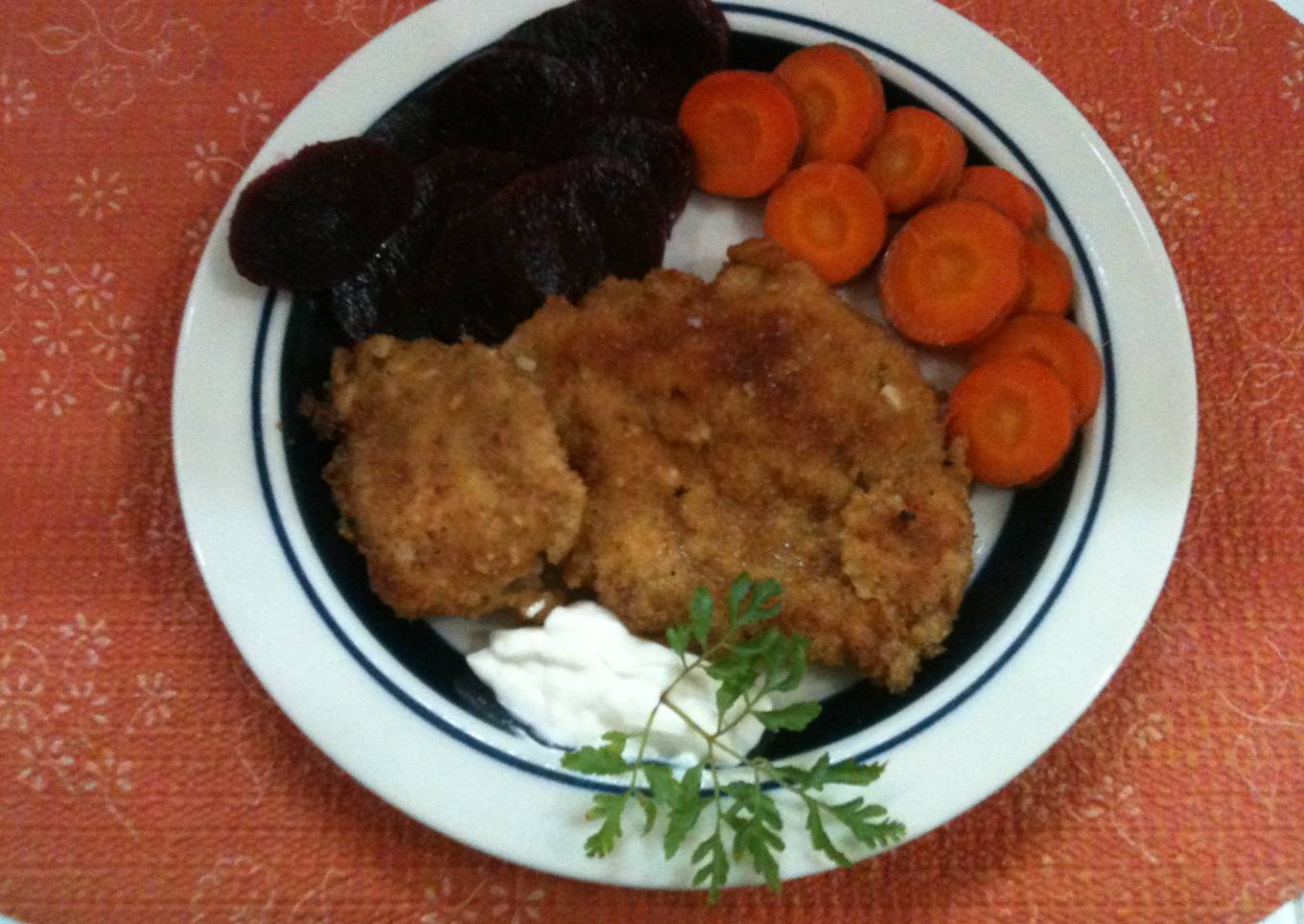 Milanesa de pollo y crema alioli