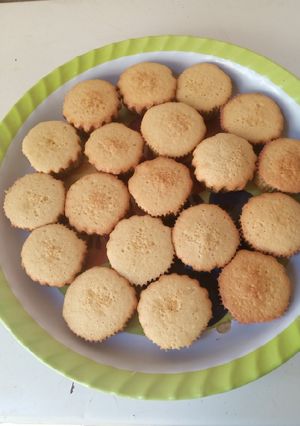 A picture of Fluffy vanilla cupcakes.