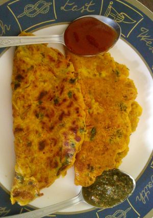 A picture of Makai ka cheela / corn pancakes.