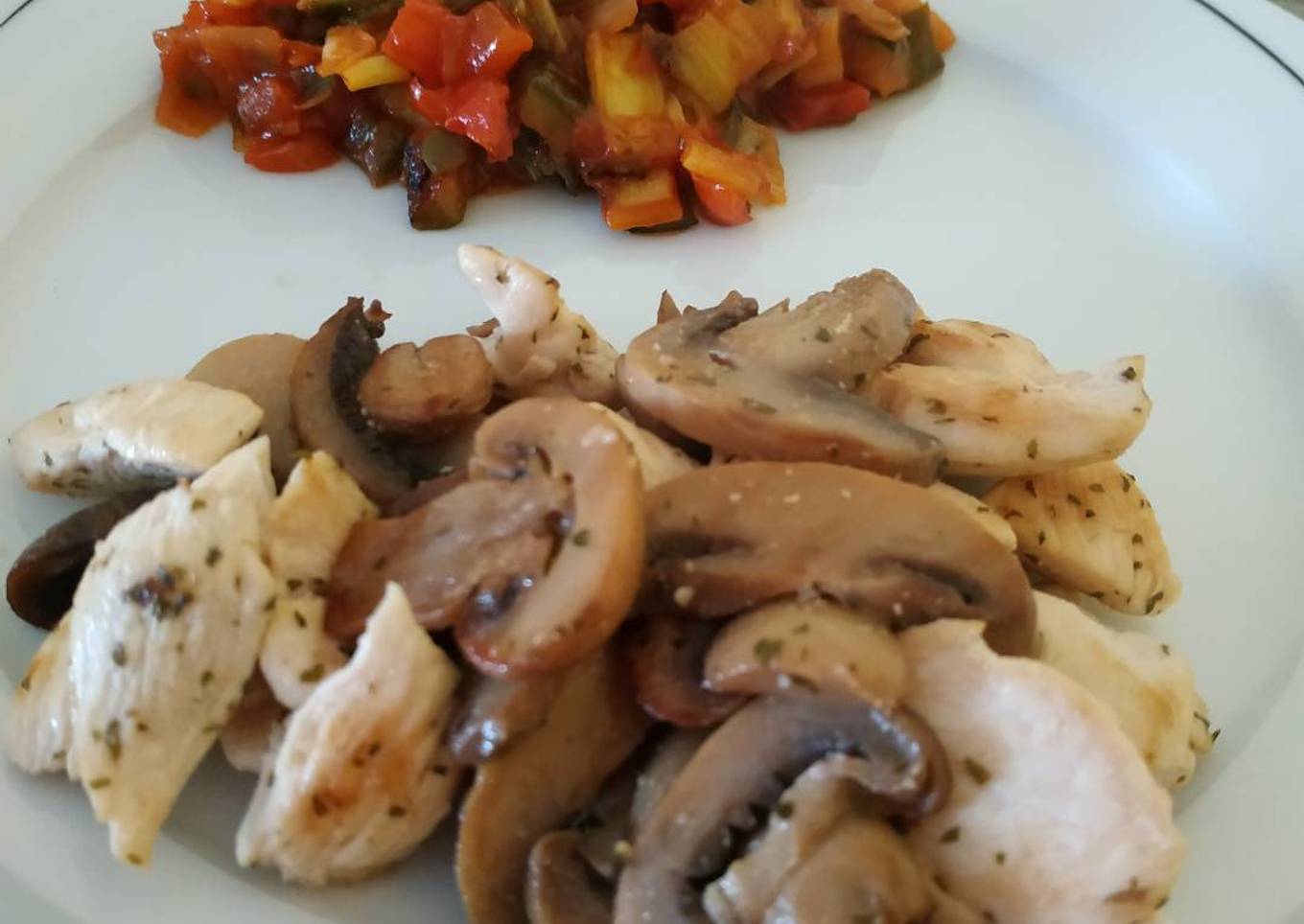 Pollo con champiñones y pisto, cena rápida!!