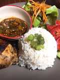 ข้าวไก่ย่าง น้ำจิ้มแจ่ว